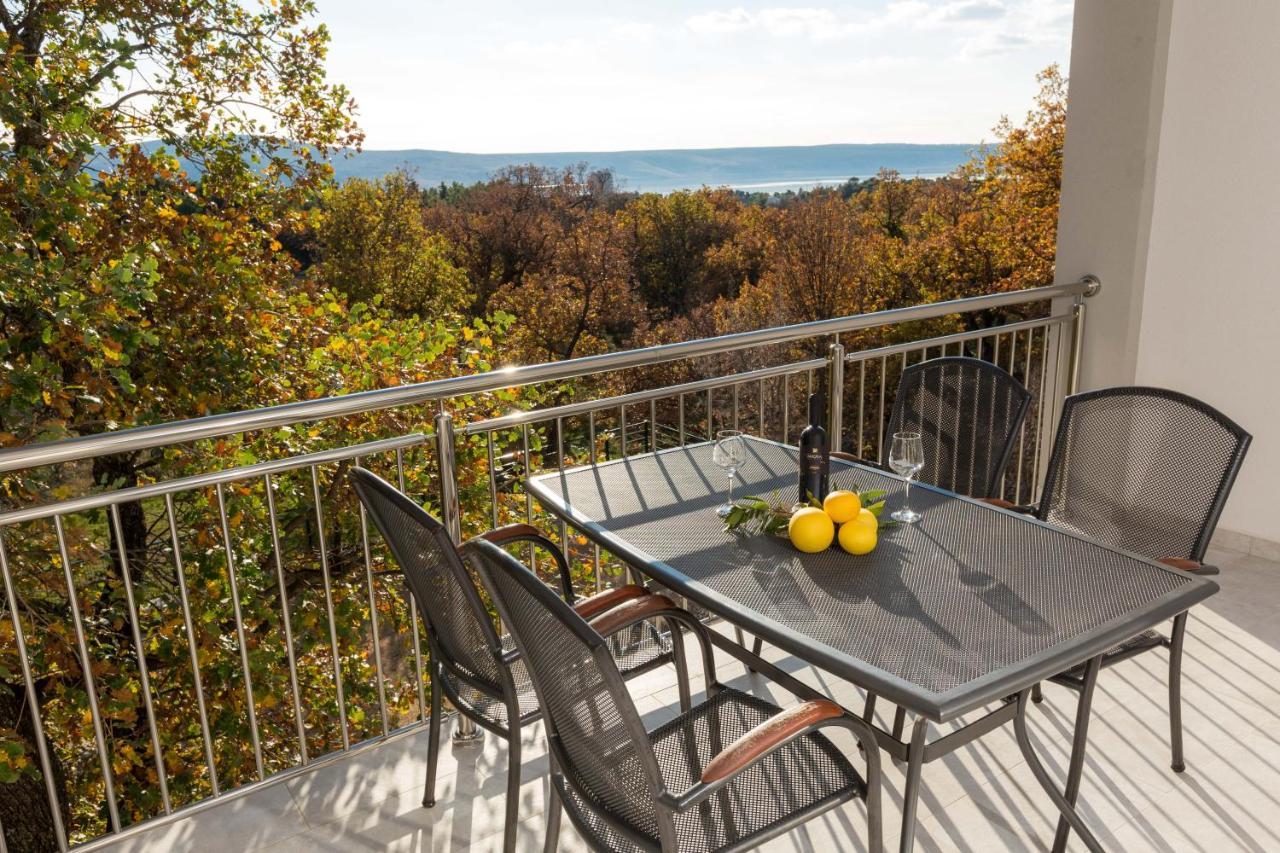 Apartmani Villa Paulo Starigrad Paklenica Exterior foto