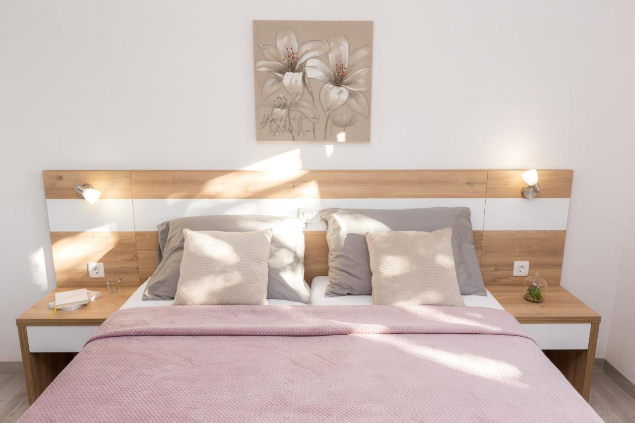 Apartmani Villa Paulo Starigrad Paklenica Exterior foto