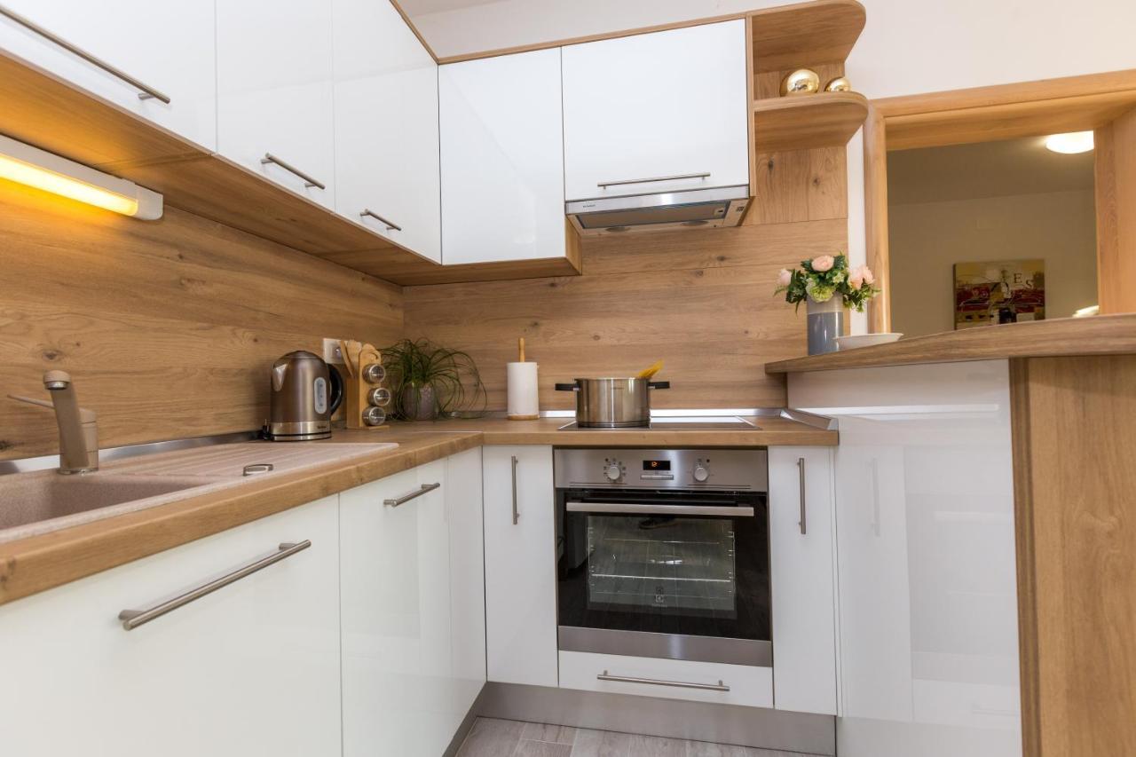 Apartmani Villa Paulo Starigrad Paklenica Exterior foto