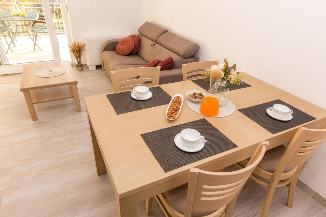 Apartmani Villa Paulo Starigrad Paklenica Exterior foto
