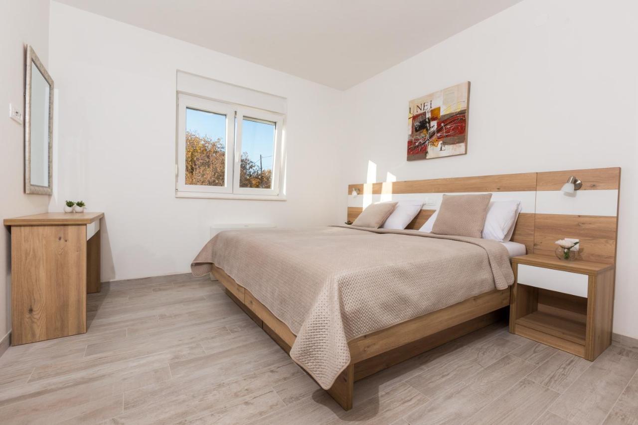 Apartmani Villa Paulo Starigrad Paklenica Exterior foto