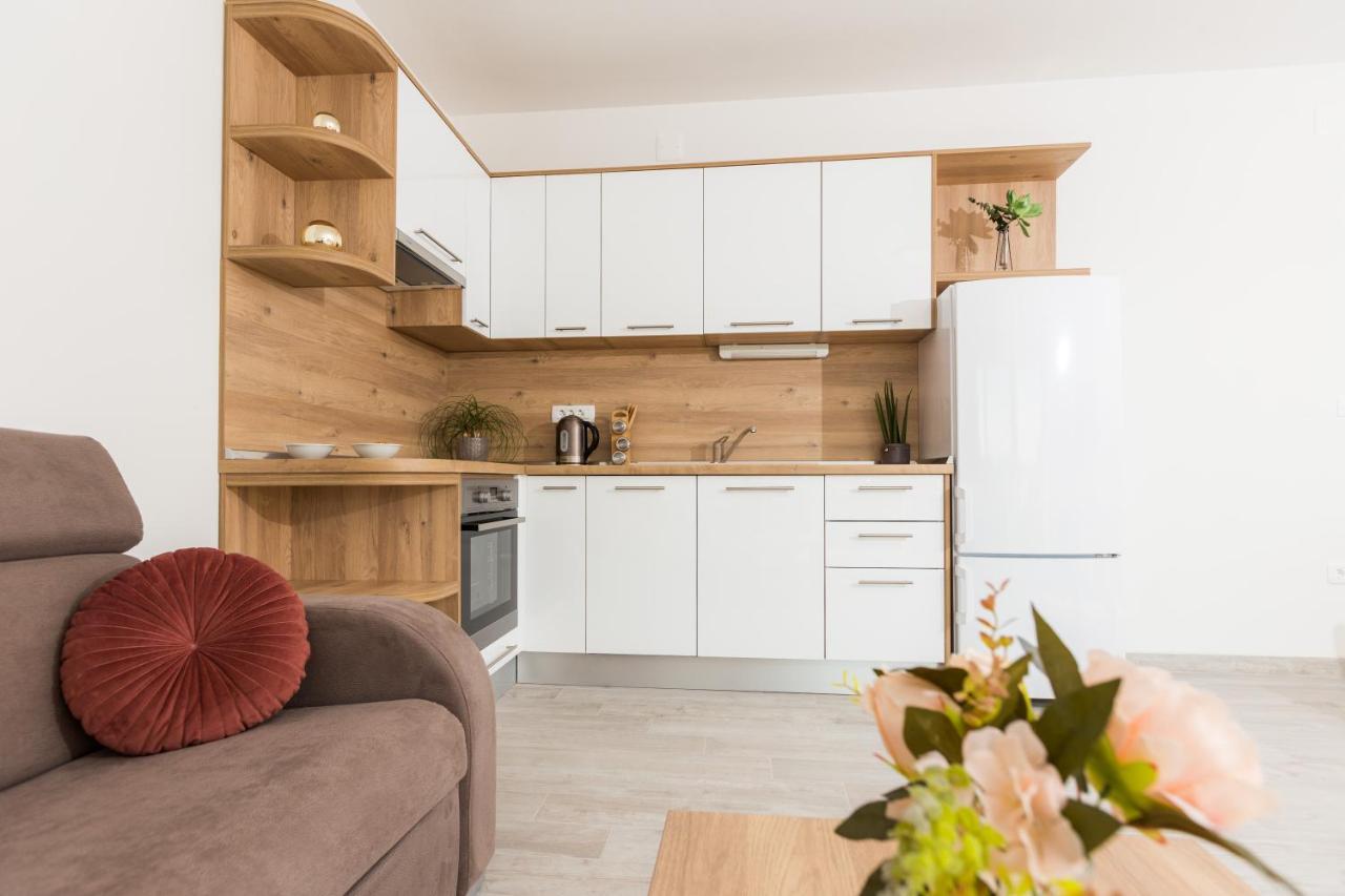 Apartmani Villa Paulo Starigrad Paklenica Exterior foto