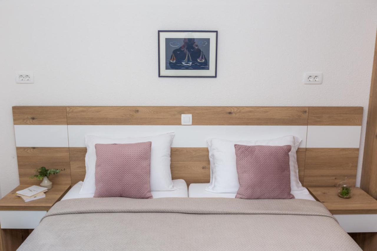 Apartmani Villa Paulo Starigrad Paklenica Exterior foto
