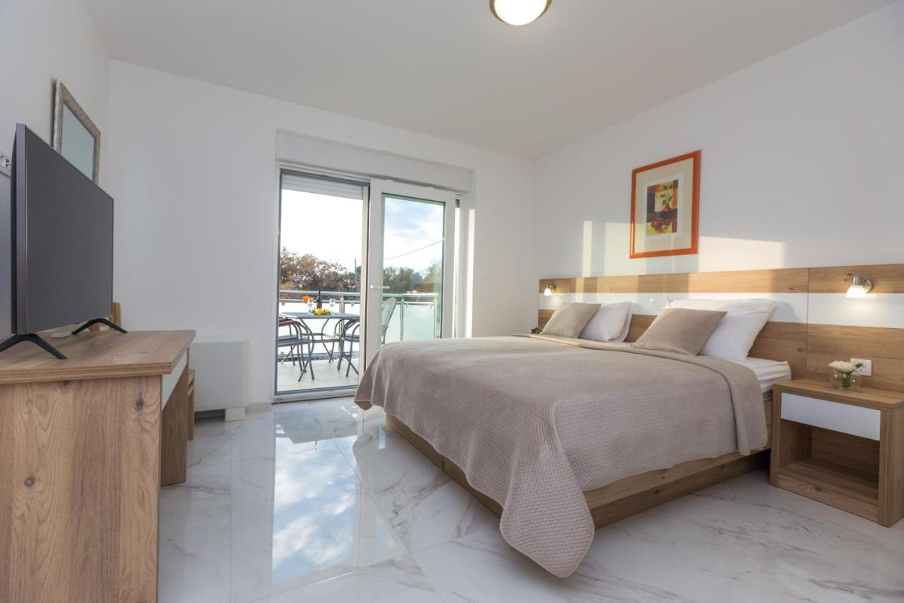 Apartmani Villa Paulo Starigrad Paklenica Exterior foto