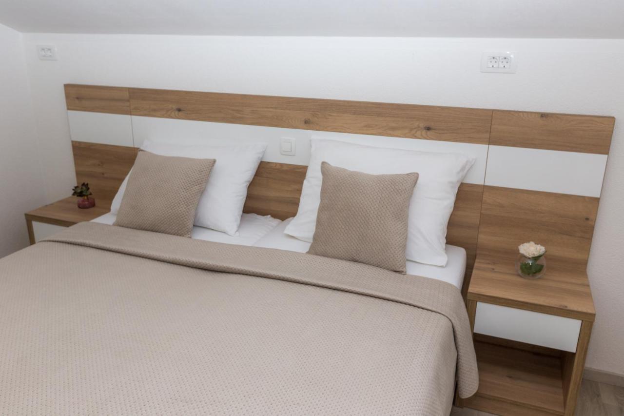 Apartmani Villa Paulo Starigrad Paklenica Exterior foto