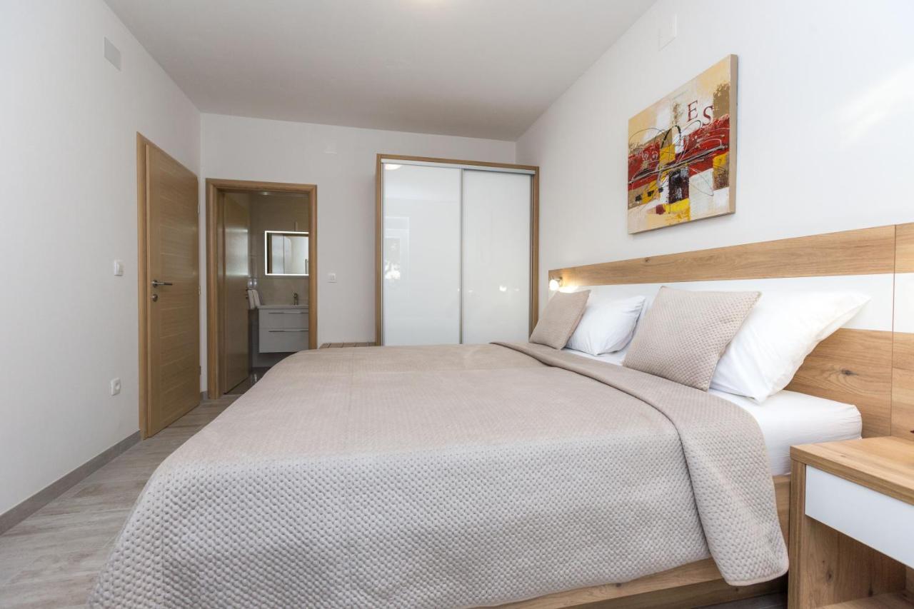 Apartmani Villa Paulo Starigrad Paklenica Exterior foto