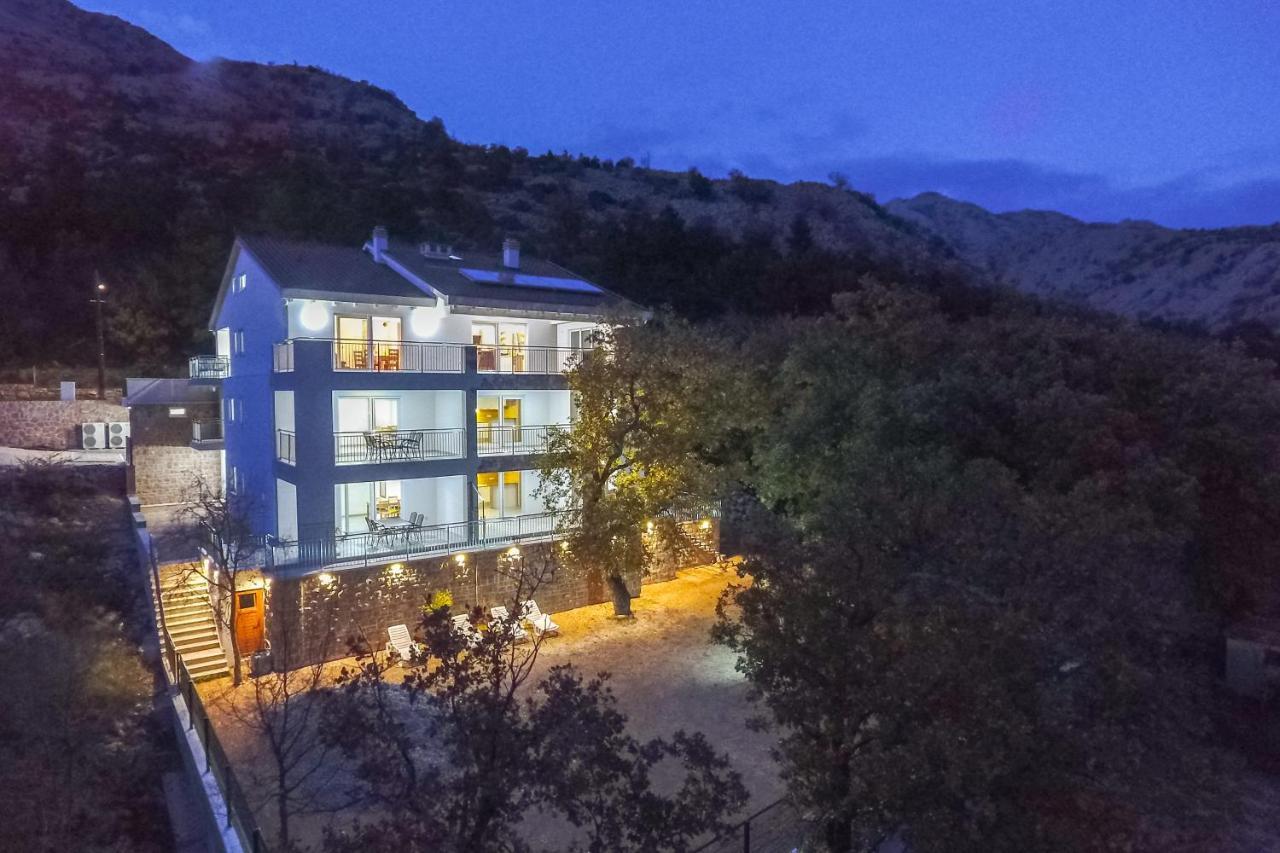 Apartmani Villa Paulo Starigrad Paklenica Exterior foto