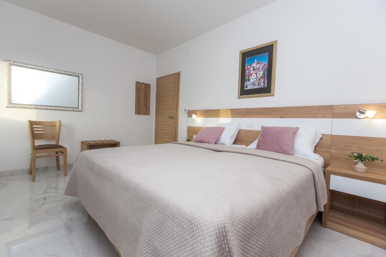 Apartmani Villa Paulo Starigrad Paklenica Exterior foto