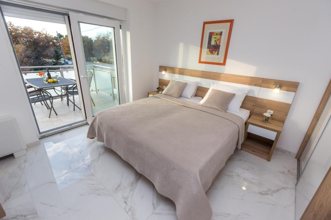 Apartmani Villa Paulo Starigrad Paklenica Exterior foto